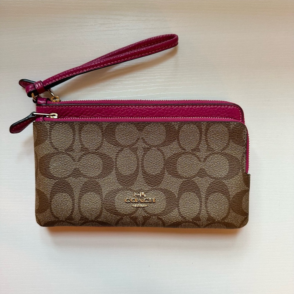COACH Signature Double Zip Wristlet | Fuchsia Trim | Like New
